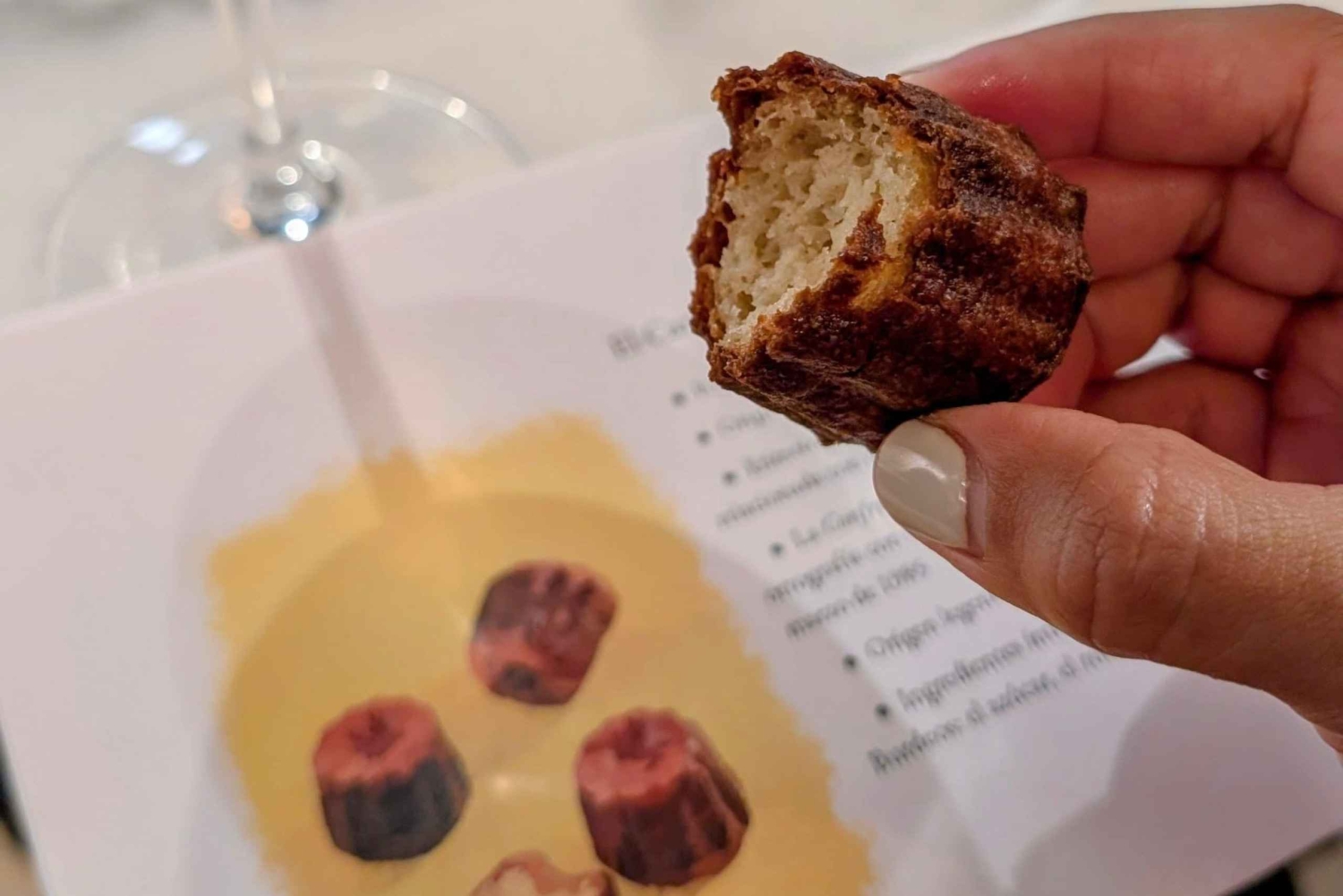Introduktionsworkshop til vinprovning og vin og canelé-parring
