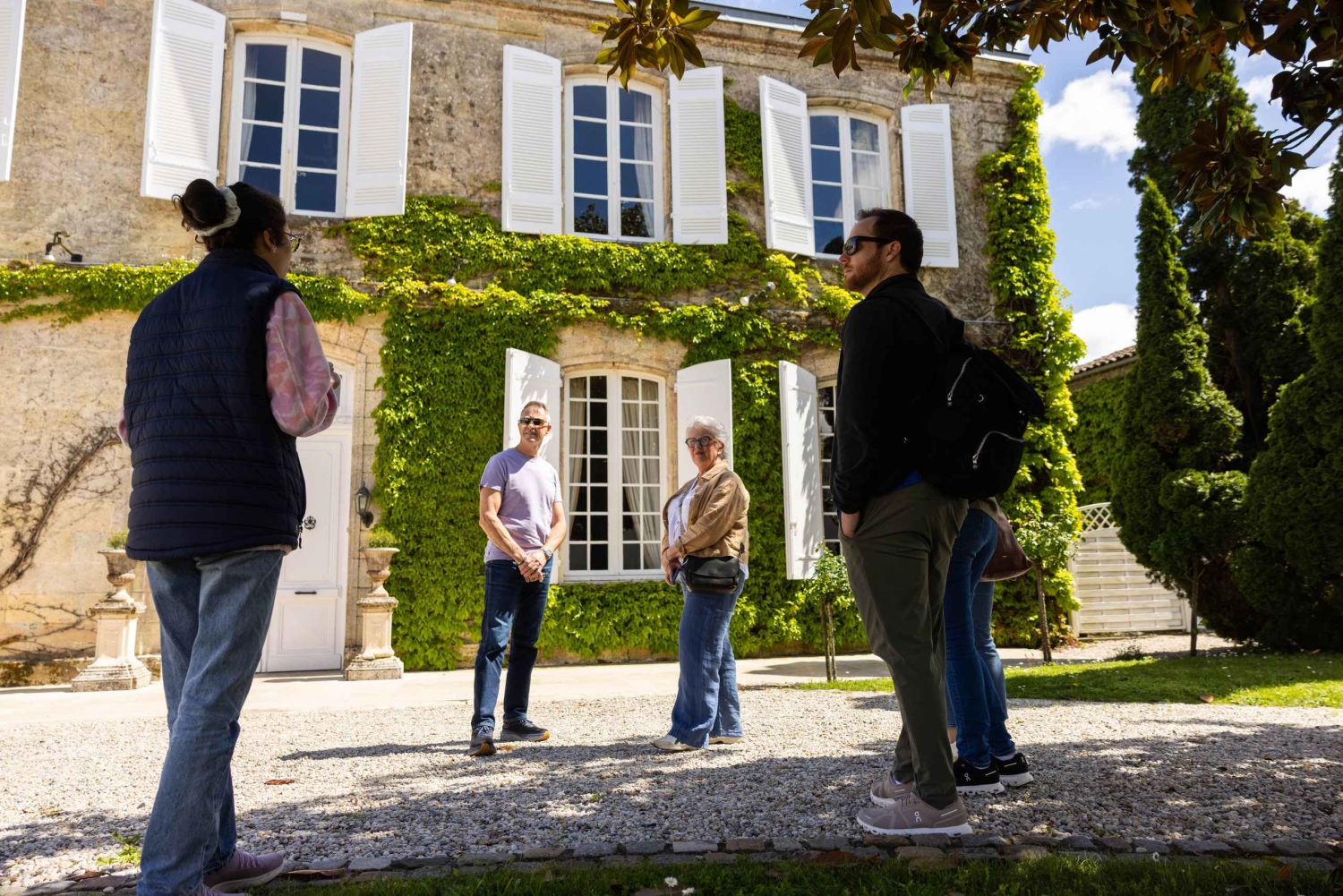 メドック午後のワインツアー、2つのワイナリー、試飲と美味しい料理