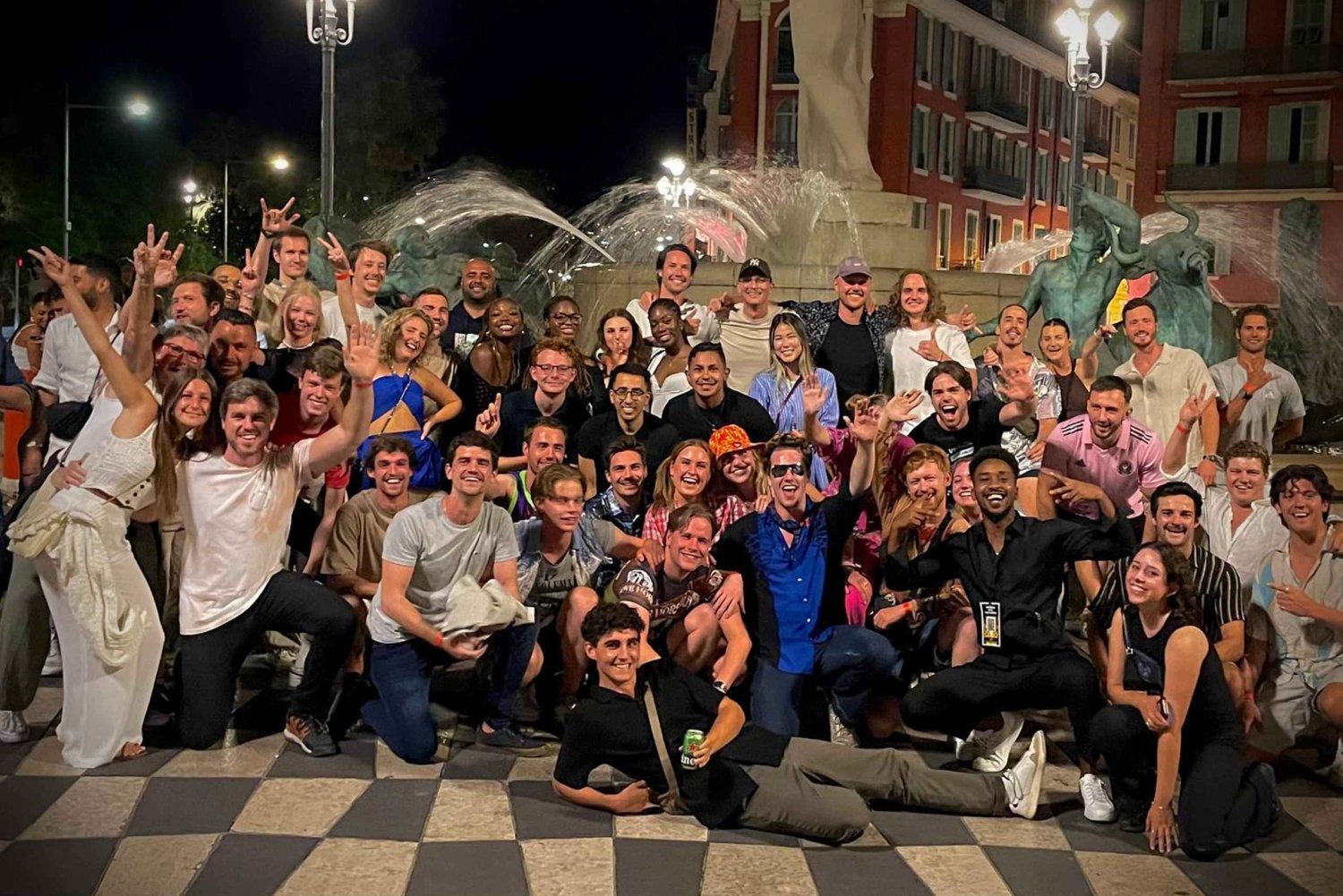 Pub Crawl Bordeaux: Drink, Laugh, Meet the World