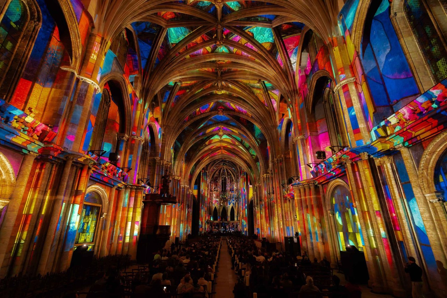 Cathédrale de Bordeaux: Spectacle immersif son et lumière – LUMINISCENCE