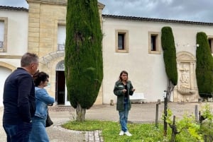 Saint-Émilion & Pomerol : Full day private tour classic car