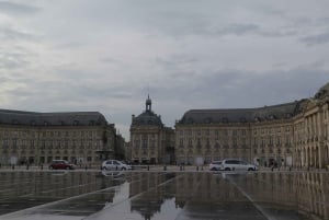 Welcome to Bordeaux: Private Walking Tour with a Local