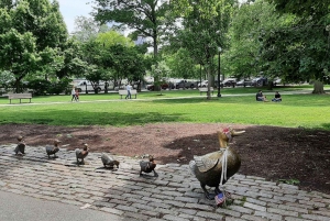 Matka ajan halki: kävely-/ajokierros Bostonissa