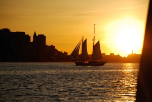 Boston: City Cruises Sunset Skyline Cruise with Commentary