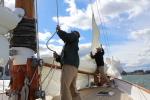 Boston: Downtown Harbor Sailing Cruise