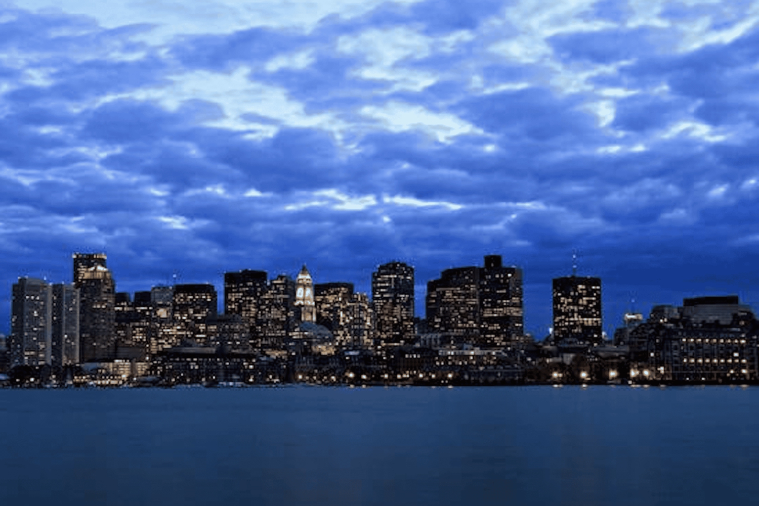 Boston Harbor: Vollmond-Kreuzfahrt mit Champagner-Option