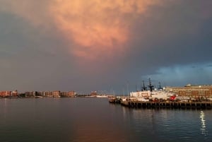 Boston Harbor: Vollmond-Kreuzfahrt mit Champagner-Option