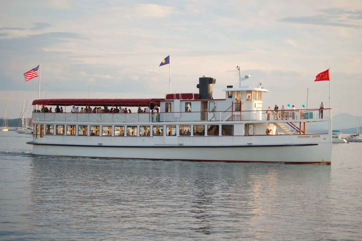 Boston Harbor: Summer Sightseeing Cruise with Barbecue Lunch