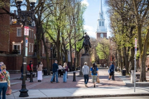 Boston: North End Food Experience with Pizza, Meats & Cheese