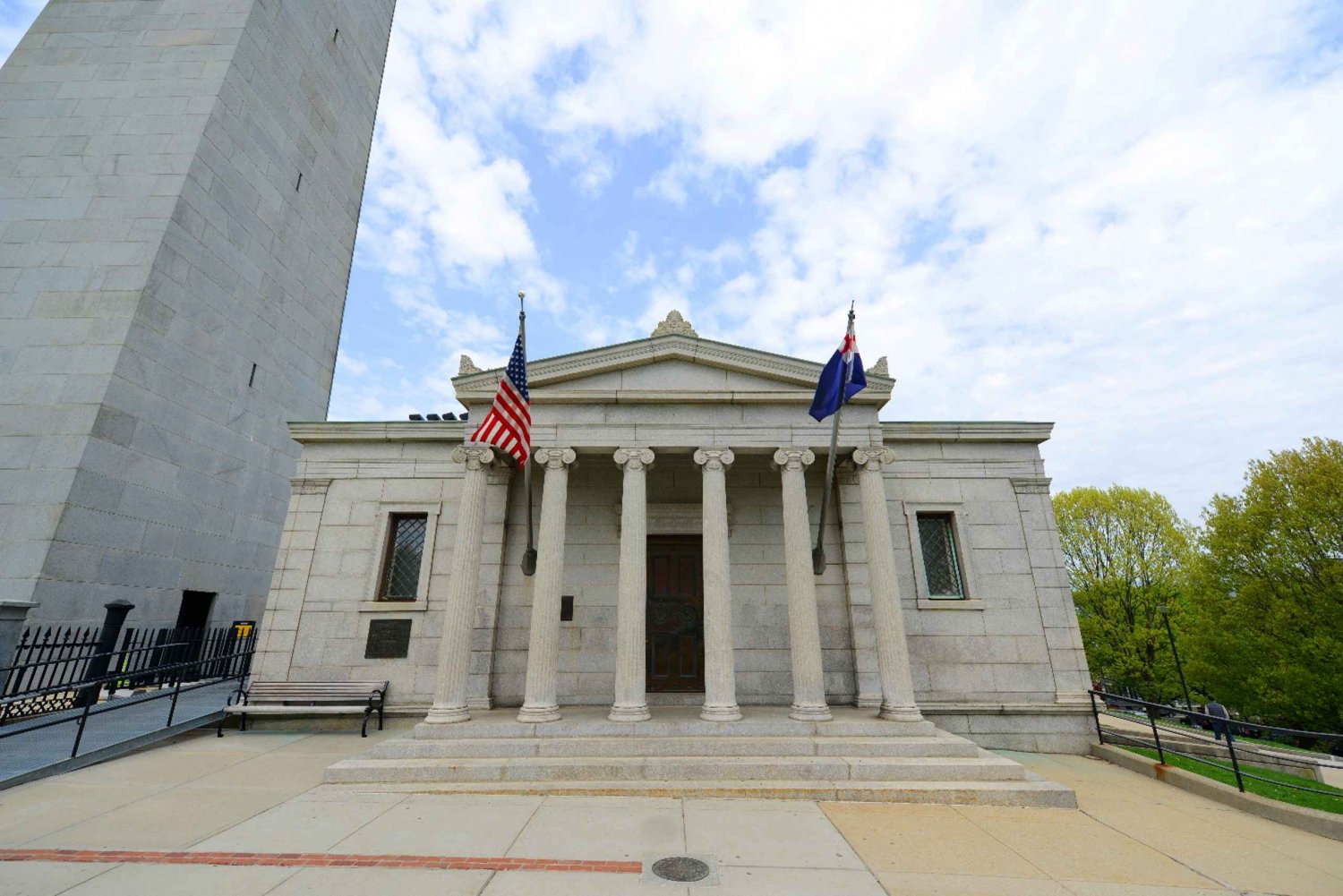 Descubre la Batalla de Bunker Hill: Tour a pie histórico