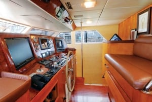 Imbarcati in un viaggio di lusso a bordo dello yacht Trilogy di 103 piedi