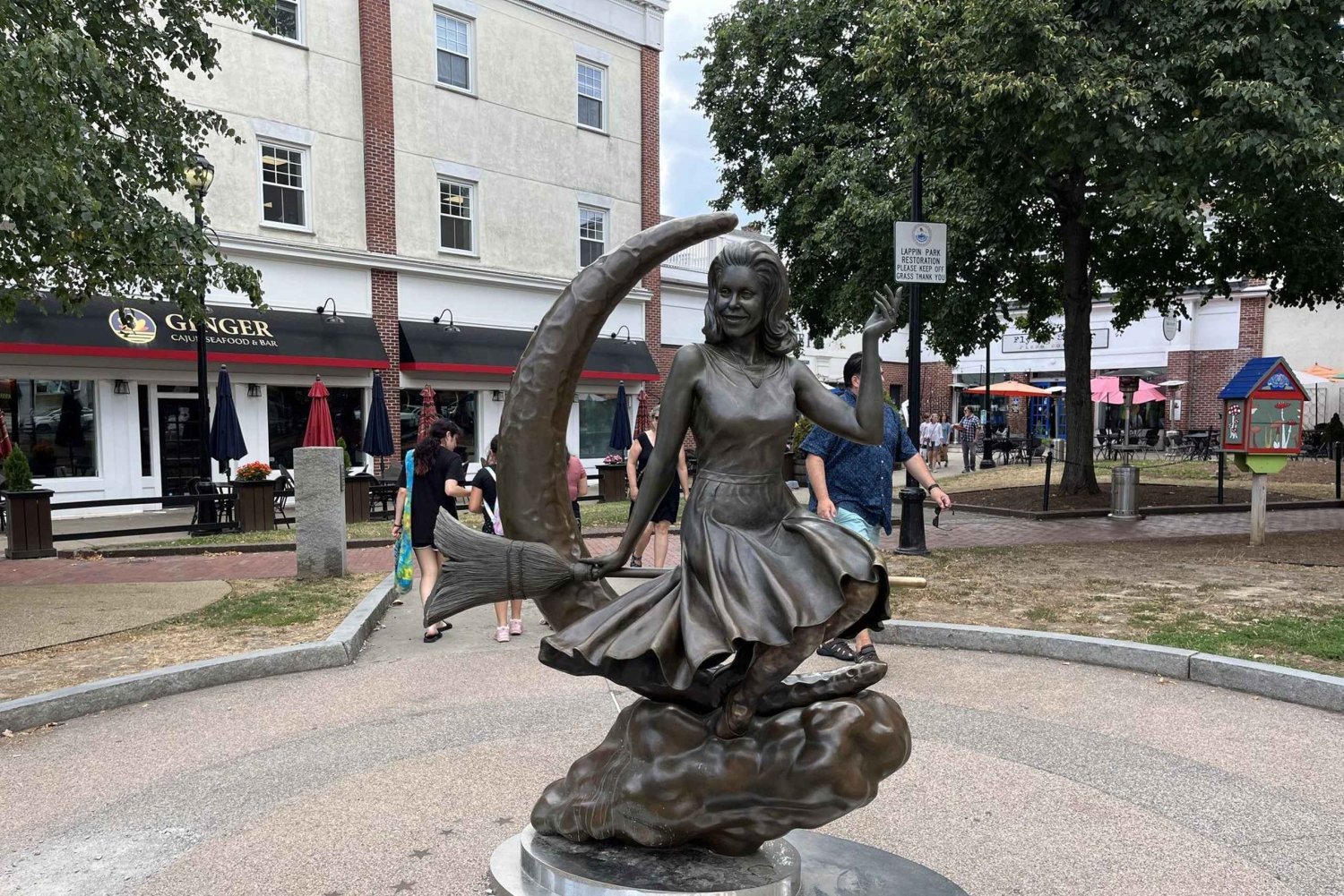 From Boston: Salem Witch Tour with Broom Making Experience