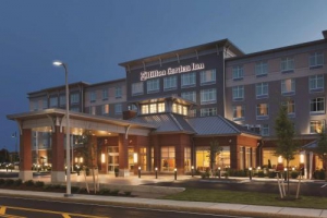 <h1>Hilton Garden Inn Boston Logan Airport</h1>