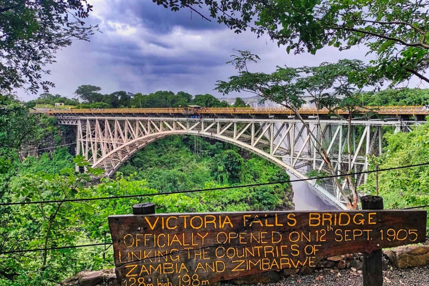 Victorian putoukset: Victoria Falls: Opastettu kävelykierros sillan ja museon kanssa