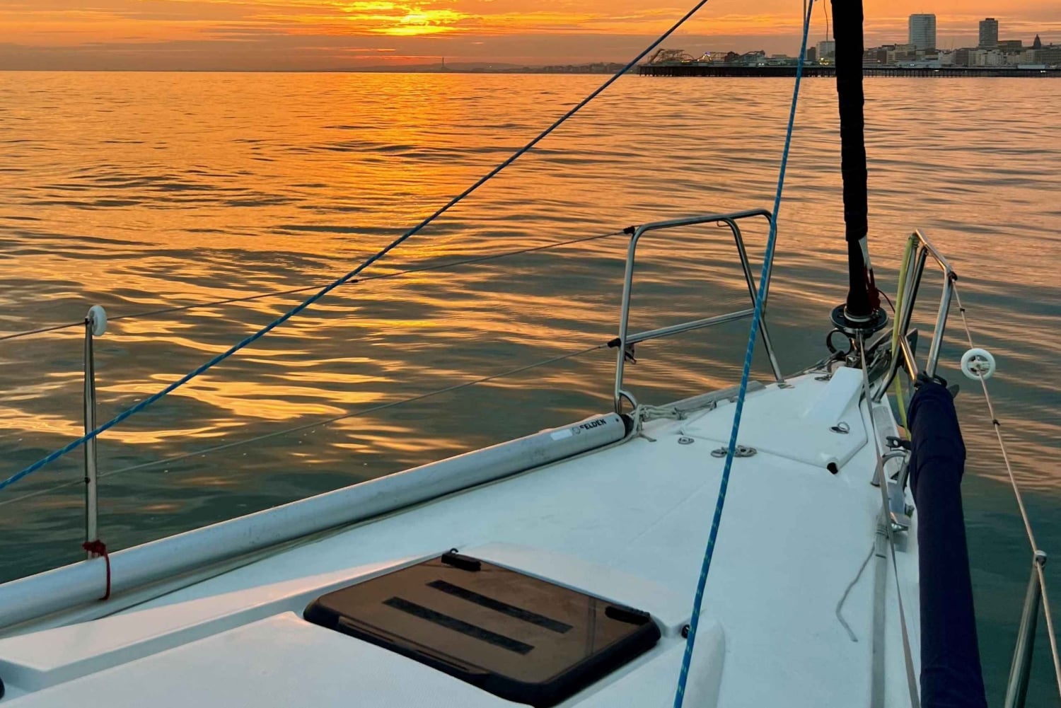 Brighton: Seglingskryssning i solnedgången med ett glas vin