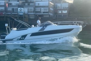 Brighton: Beneteau Flyer Sundeck Private Charter