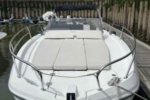 Brighton: Beneteau Flyer Sundeck Private Charter