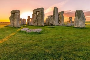 From Brighton: Stonehenge and Bath Full-Day Trip