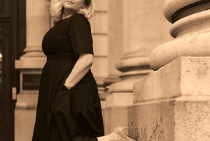 London: 1980s-Inspired Photoshoot at Iconic Landmarks