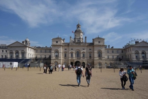 London: Afternoon Hike - See Everything, End at a Local Pub!