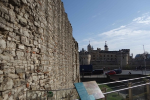 London: Afternoon Hike - See Everything, End at a Local Pub!