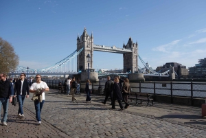 London: Afternoon Hike - See Everything, End at a Local Pub!