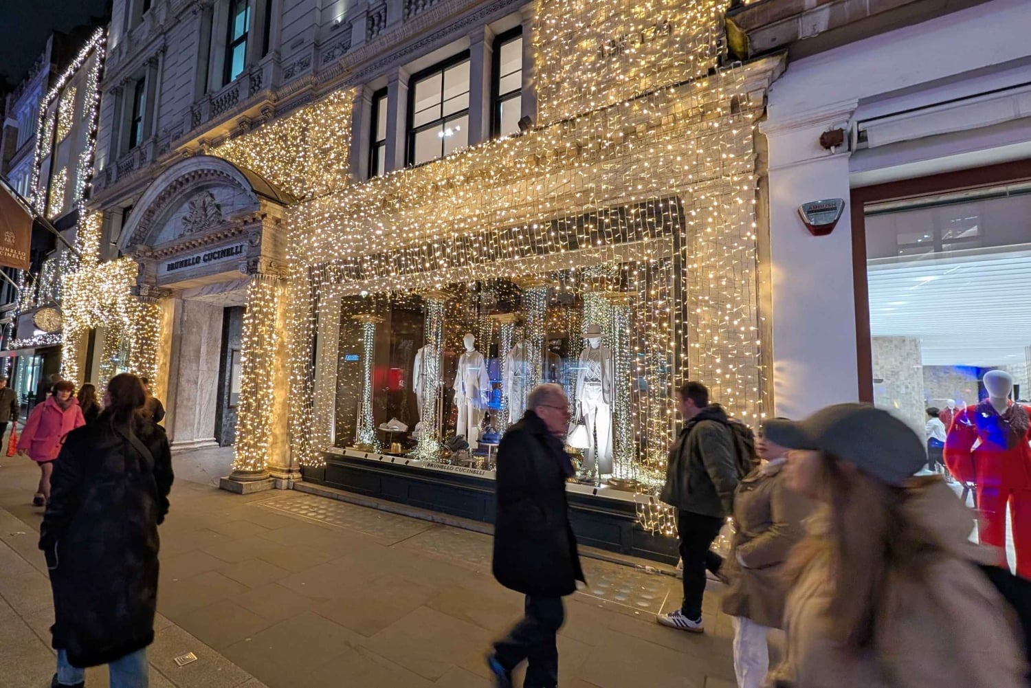 London: Luxury Electric Car Private Christmas Lights Tour