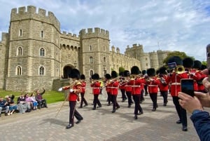 London: Stonehenge, Windsor Castle, Bath, Lacock & Pub Lunch