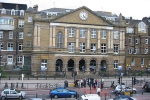 Women in London: Whitechapel Walk by Sams Walk