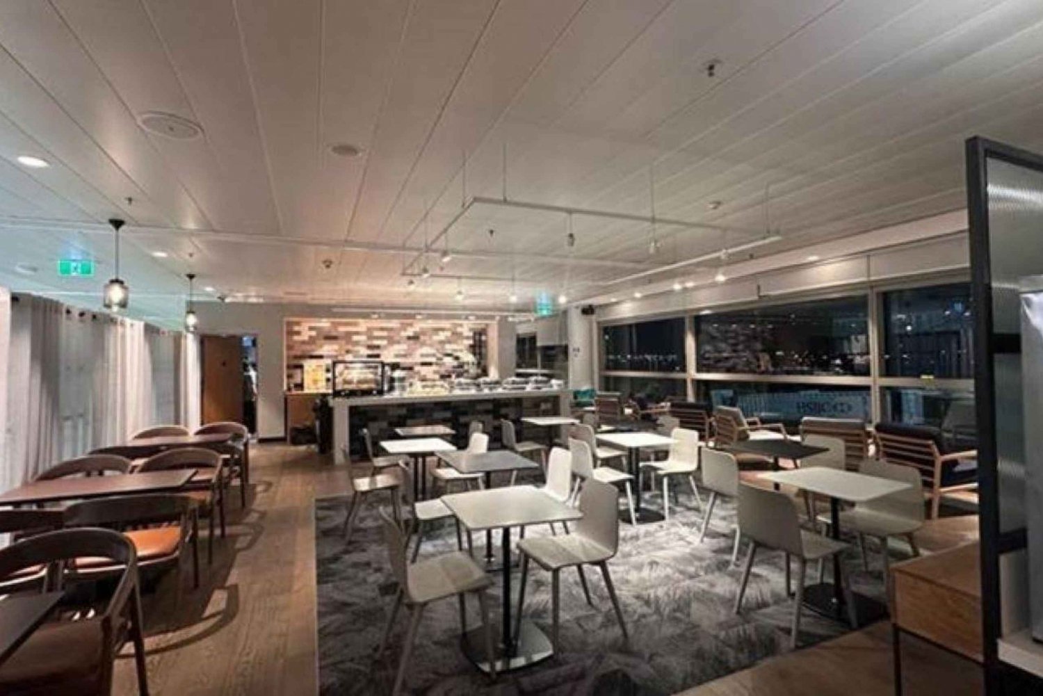 Brisbane Airport (BNE): Premium Lounge Entry