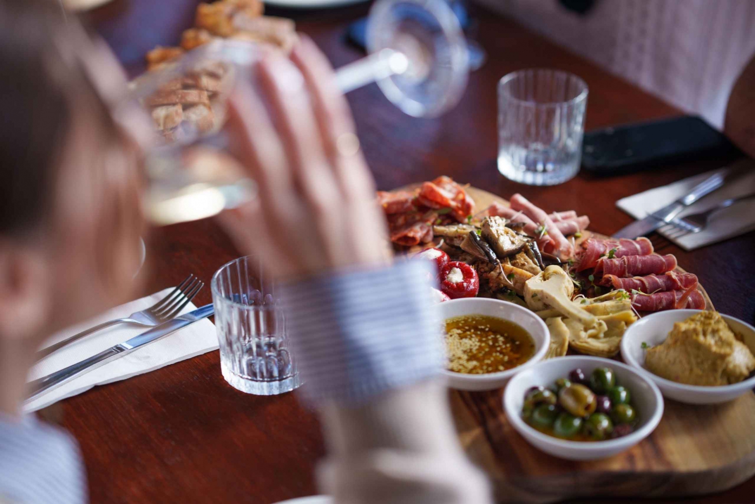 Brisbane: Tamborine Wine & Distillery Tour + 2 Course Lunch