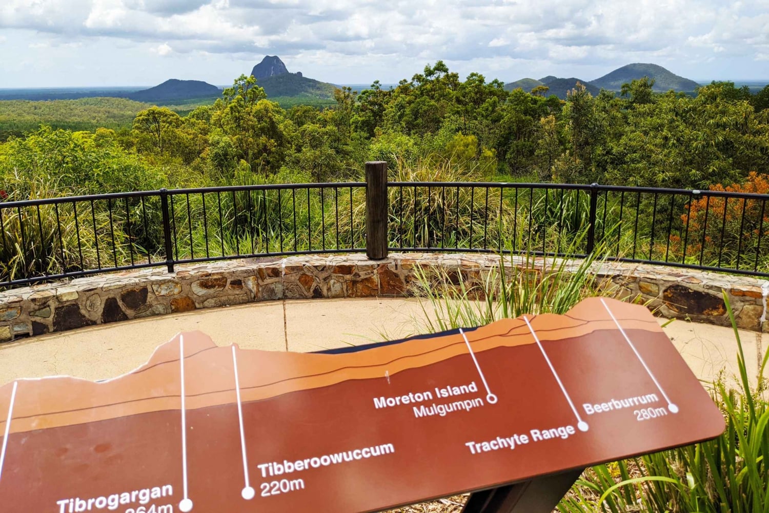 From Brisbane: Noosa & Eumundi Markets Small-Group Day Tour