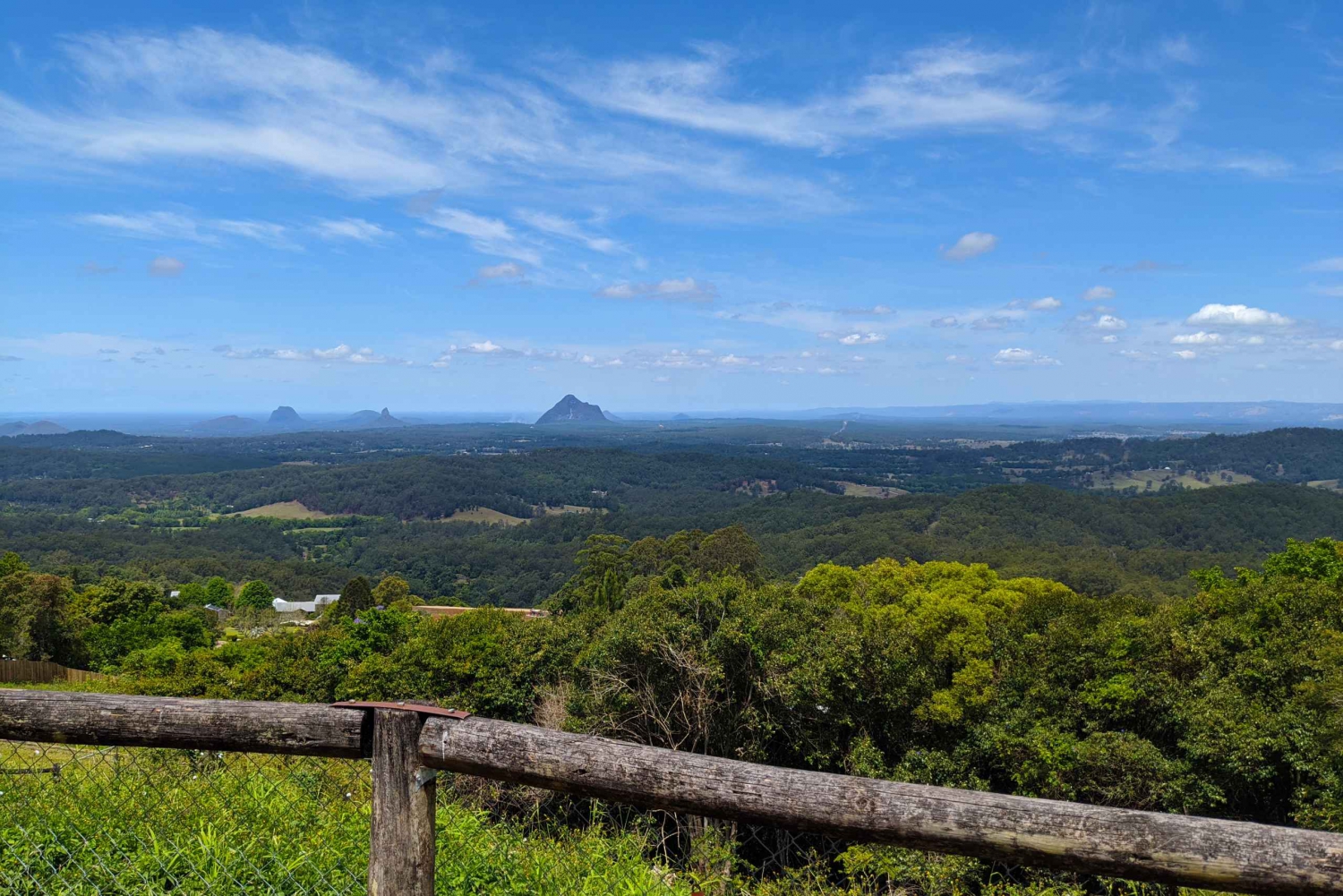 From Brisbane: Noosa & Eumundi Markets Small-Group Day Tour