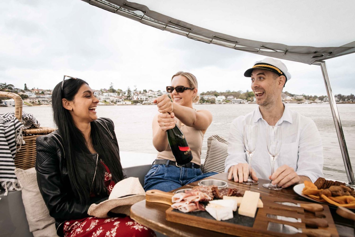 Gold Coast: Electric Picnic Boat Rental From Isle of Capri