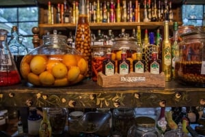 Gold Coast: Luxury Wine Tour with Gourmet Lunch & Distillery