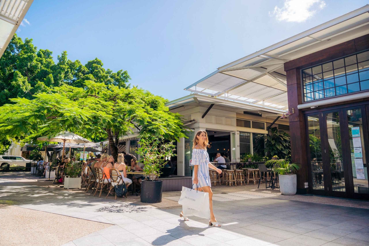 Noosa Heads & Eumundi Markets Private VIP Tour from Brisbane