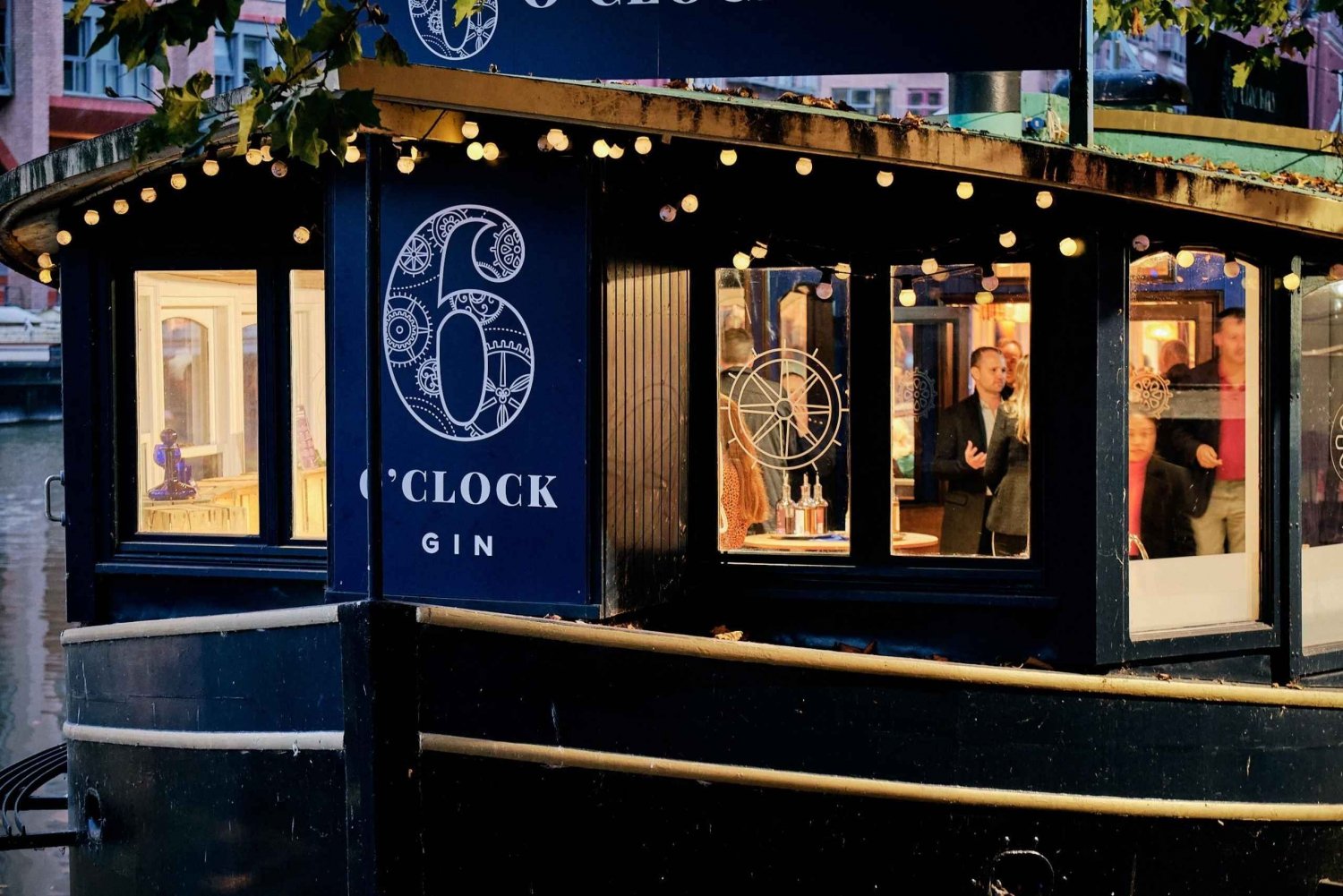 Bristol: The Glassboat -ravintolassa: 6 O'clock Gin Cocktail Masterclass