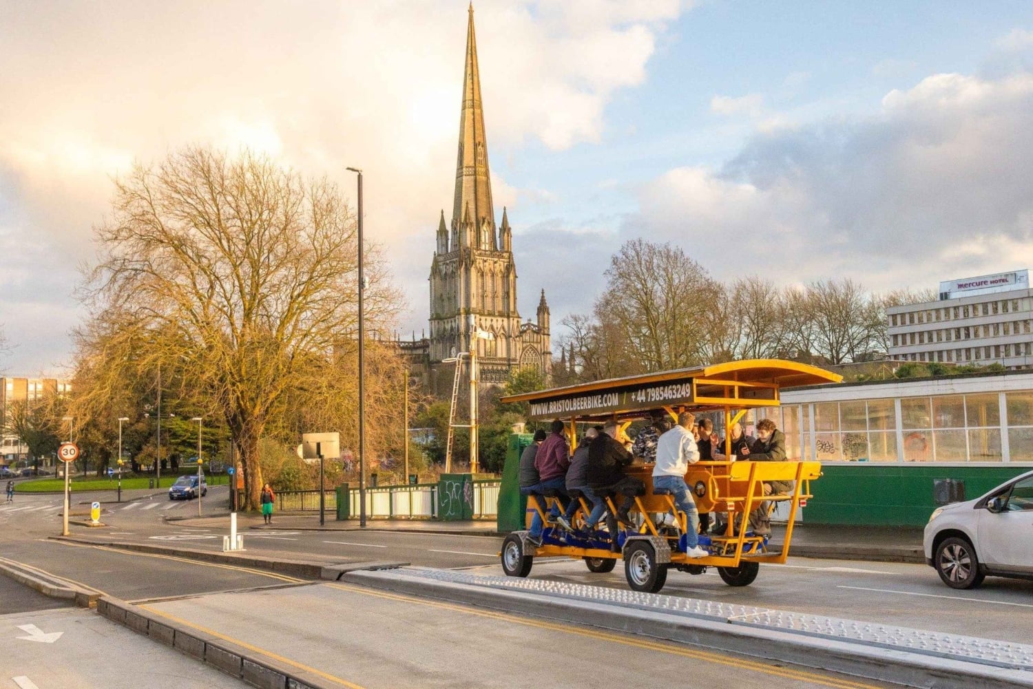 Bristol: Ölcykeltur med drinkar och musik