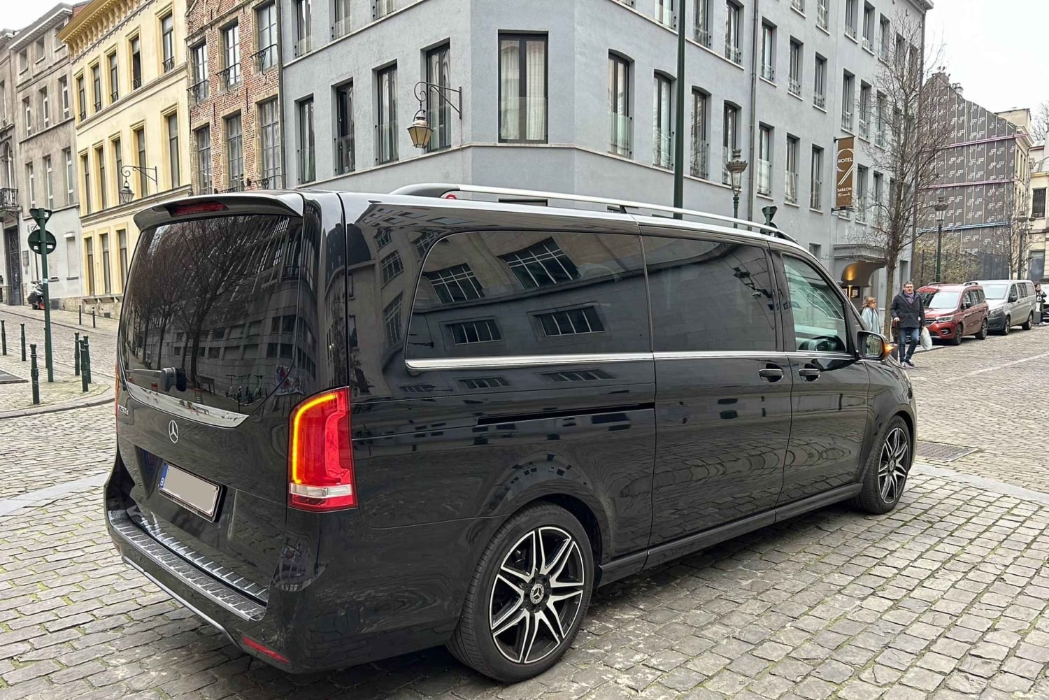 BRU Airport Transfer to Brussels City Center for 7 Pax
