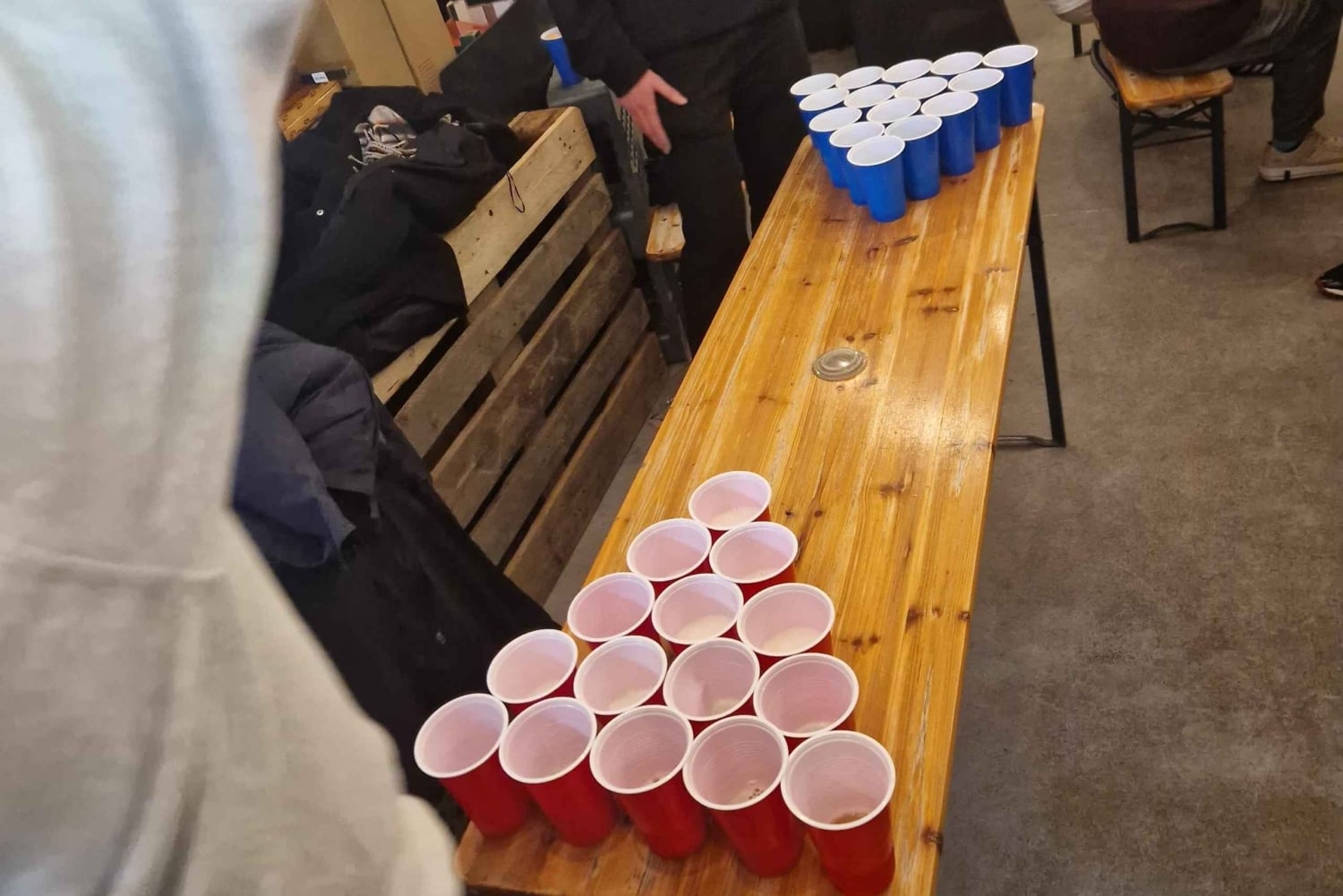 Bryssel: Beer Pong i ett mikrobryggeri och destilleri