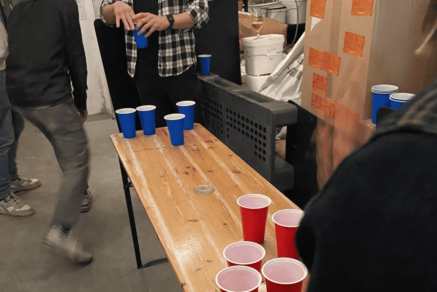 Bryssel: Beer Pong i ett mikrobryggeri och destilleri
