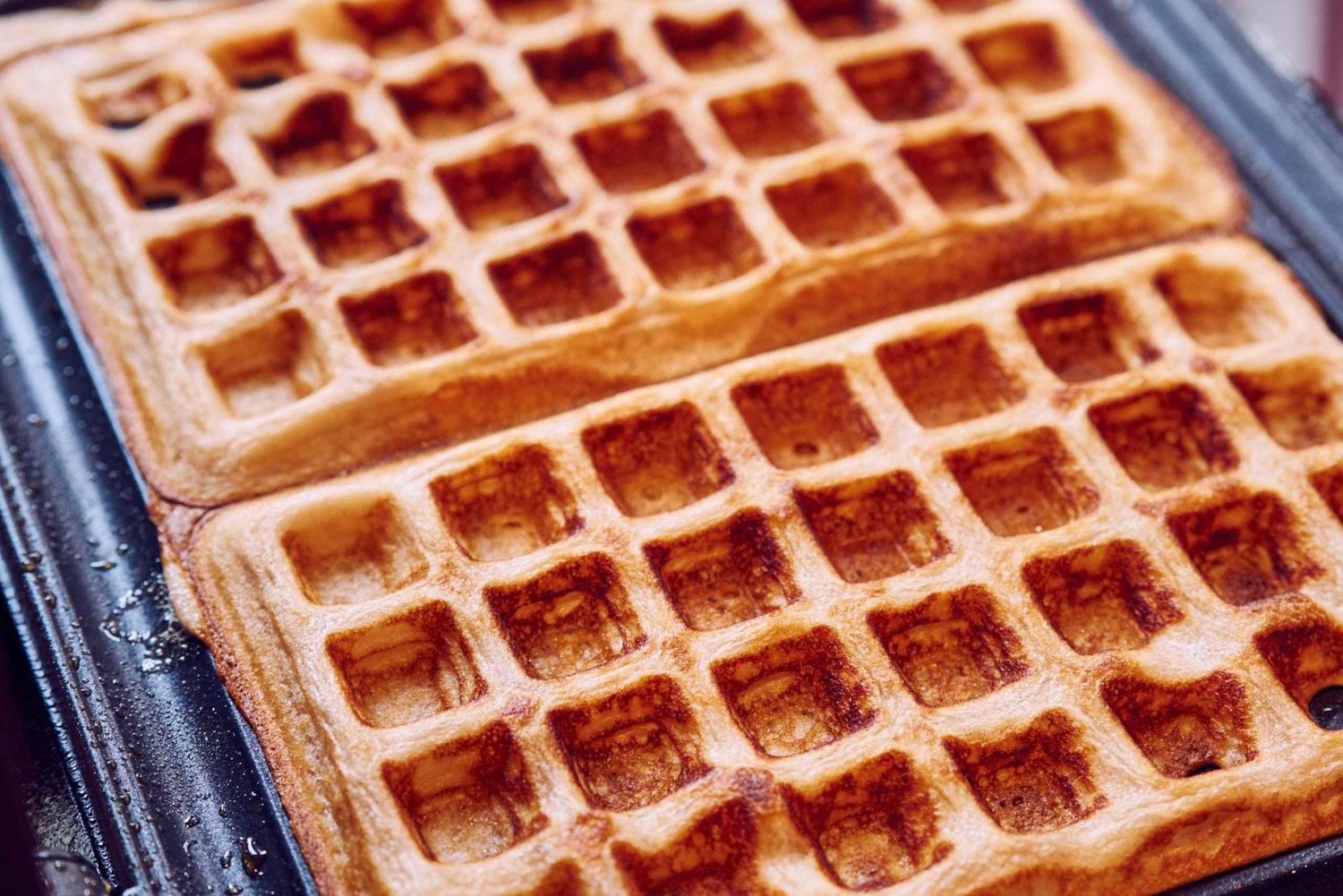 Brussels: Belgian Waffle Making Workshop with Beer Tasting