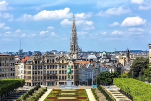 Brussels: Walking Tour with Belgian Lunch, Chocolate, & Beer