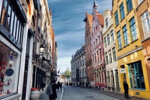 Brussels: Private Trip to Bruges & Food Tour with 6 Tastings