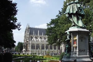 Brussels: Walking Tour from Central Station to Manneken Pis
