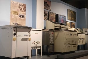 Frietmuseum Brussel: Inngang til pommes frites-museet med smaksprøver