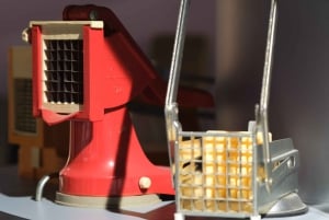 Frietmuseum Brussel: Inngang til pommes frites-museet med smaksprøver