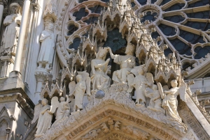 パリVIPシャンパーニュ地方プライベート運転手付き12時間コース