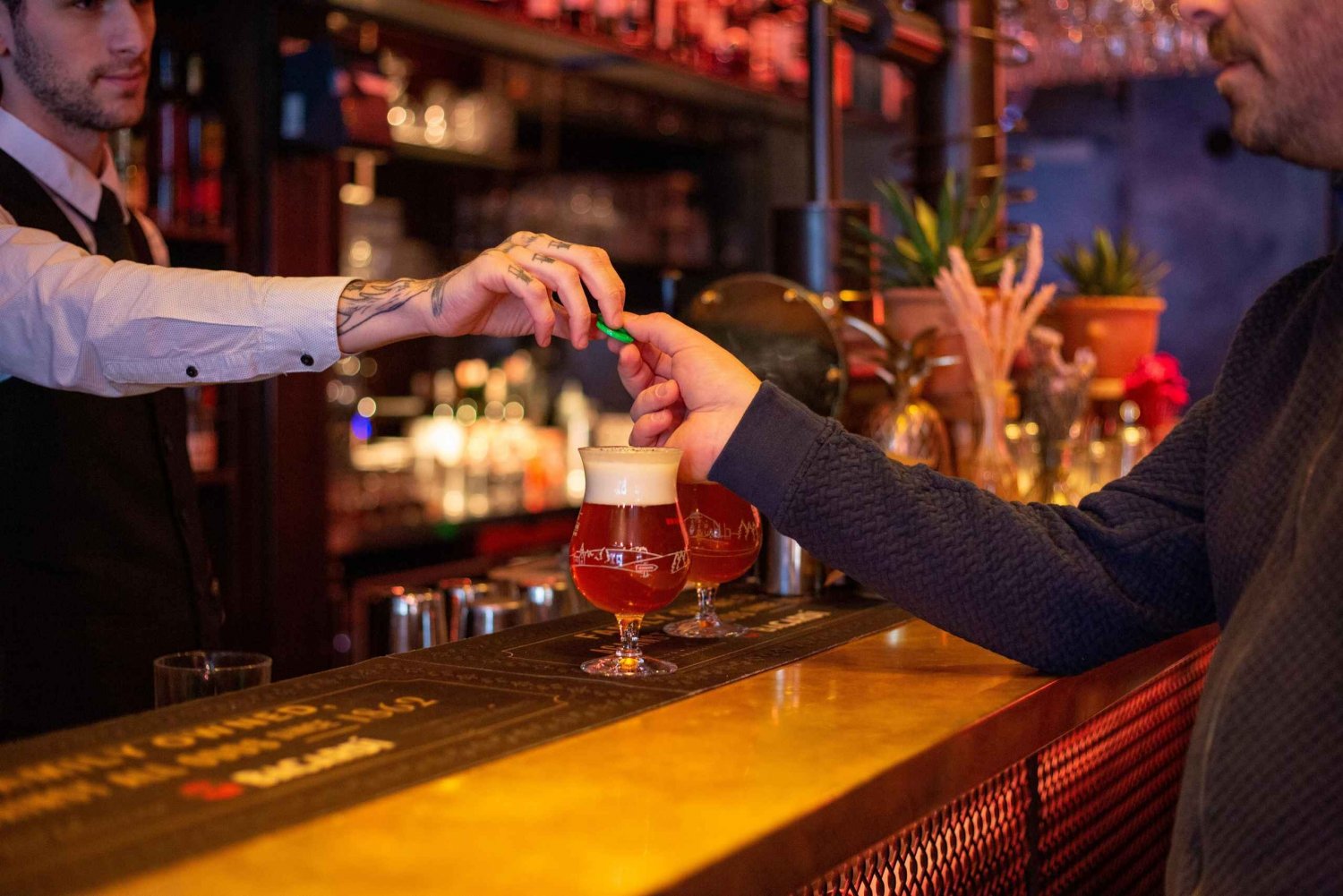 Brysselin oluenmetsästysseikkailu 'HOPPY-TOUR', jossa on 3 maistiaista