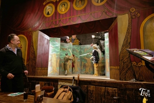 Brussels: Tour of Royal Theatre Toone with Snacks and Beer
